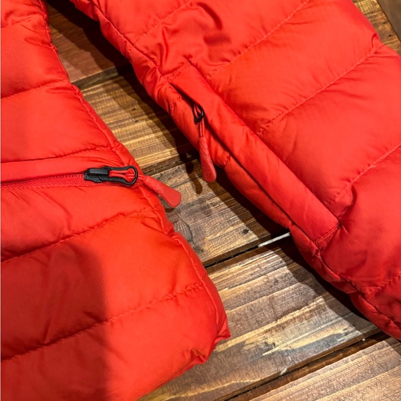 The North Face Women's Vibrant Red Puffer Jacket - Picture 3 of 8